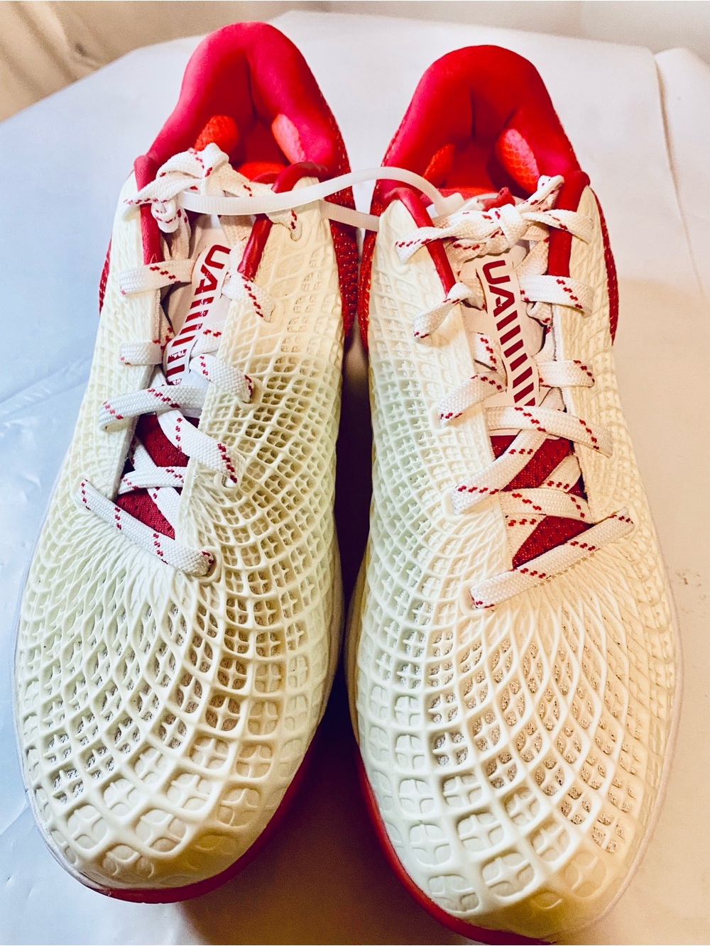 UA Men’s White and Red Mesh-Textured Charger Baseball Cleats Size 8